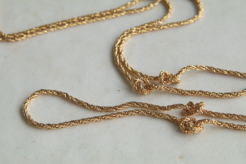 ゴールドトーンメタル　ロープチェーンネックレス　結び目　アンティークストリュフ