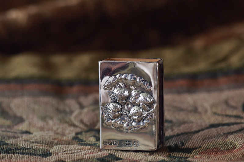 エンジェルズヘッズのシルバーマッチカバー　ジョシュア・レイノルズ　イギリス　アンティークストリュフ