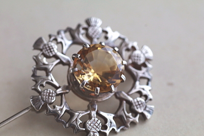シトリンのシルバーシッスルブローチ　スコットランド　アンティークストリュフ