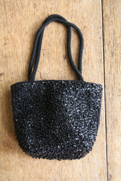 ヴィンテージビーズバッグ　黒ガラス　イギリス　アンティークストリュフ