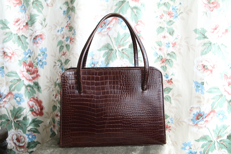 バーガンディレザーのハンドバッグ　イギリス　アンティークストリュフ