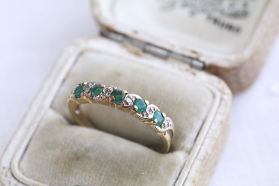 エメラルドアンドダイヤモンド　バンドリング　ヴィンテージジュエリー　イギリス　アンティークストリュフ