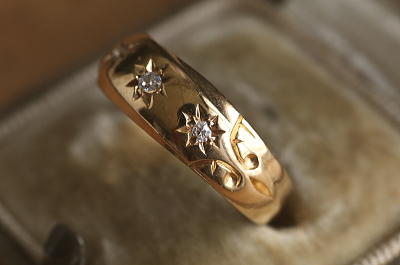 3ストーンダイヤモンドジプシーリング　三つ星　エンゲージリング　マリッジリング　イギリス アンティークストリュフ