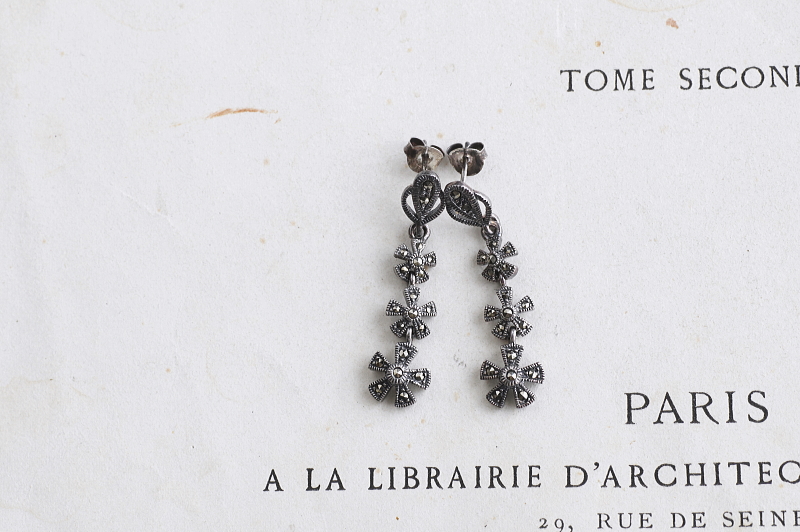 マーカサイトの花シルバーピアス　ヨーロッパ　アンティークストリュフ