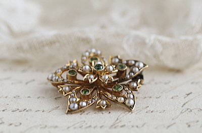 デマントイドガーネット　パール　フラワーペンダントブローチ　イギリス　アンティークストリュフ 202602027