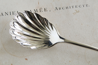 ヴィクトリアン　シェル型サービングスプーン　イギリス　アンティークストリュフ