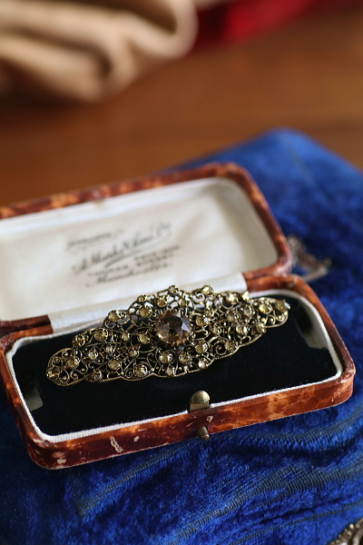 トパーズガラス　フィリグリーブローチ　ヨーロッパ　アンティークストリュフ 20260325