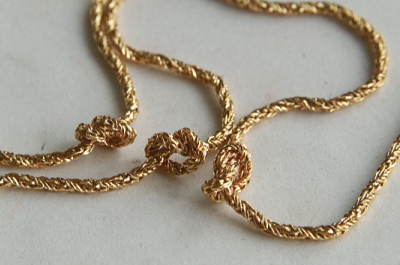 ゴールドトーンメタル　ロープチェーンネックレス　結び目　アンティークストリュフ