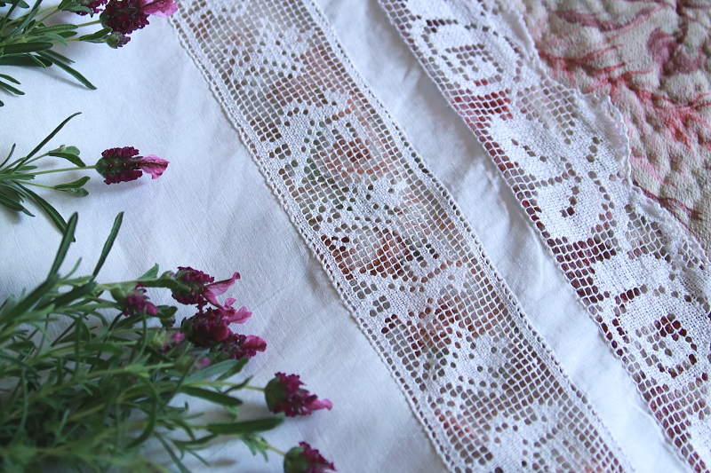 バラと小鳥のフィレレース　ベビーズデュベカバー　フランス　アンティークストリュフ