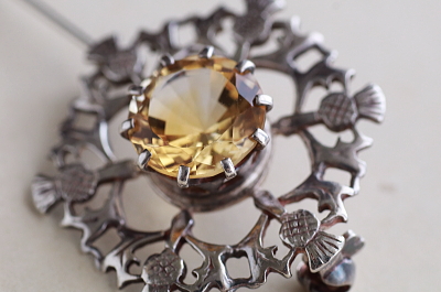 シトリンのシルバーシッスルブローチ　スコットランド　アンティークストリュフ