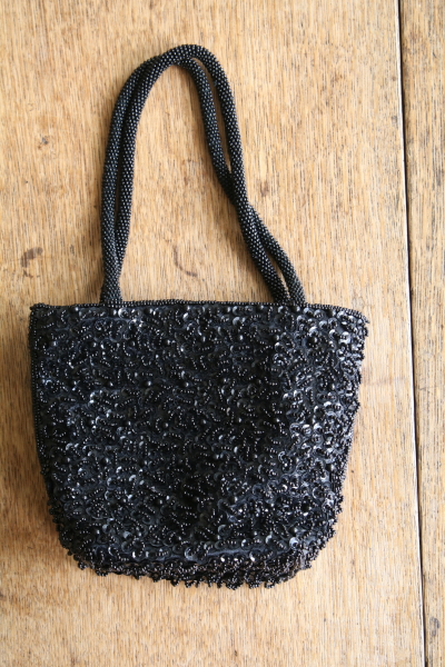 ヴィンテージビーズバッグ　黒ガラス　イギリス　アンティークストリュフ