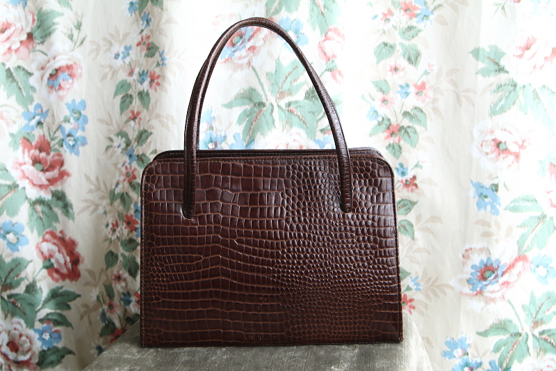 バーガンディレザーのハンドバッグ　イギリス　アンティークストリュフ