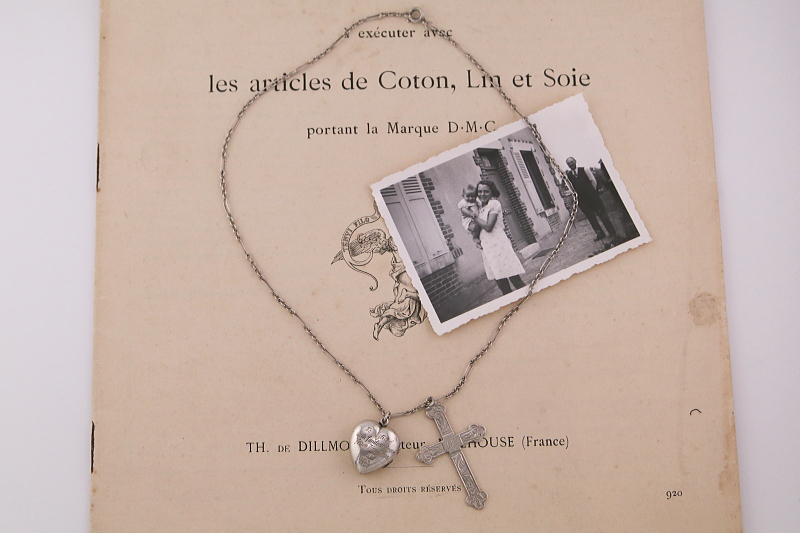 クロスとハートロケット　シルバーペンダントネックレス　イギリス　アンティークストリュフ