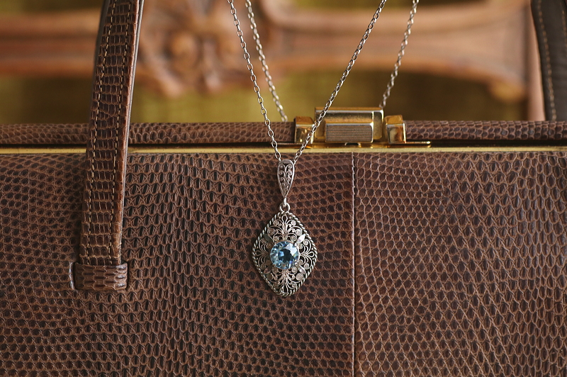 シルバーフィリグリー　ブルーグラスペンダント　ヨーロッパ アンティークストリュフ