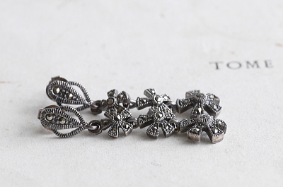 マーカサイトの花シルバーピアス　ヨーロッパ　アンティークストリュフ