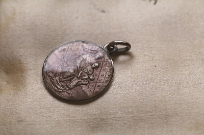 カラーエナメルのメダイ　スペイン　アンティークストリュフ