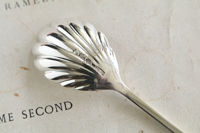 ヴィクトリアン　シェル型サービングスプーン　イギリス　アンティークストリュフ