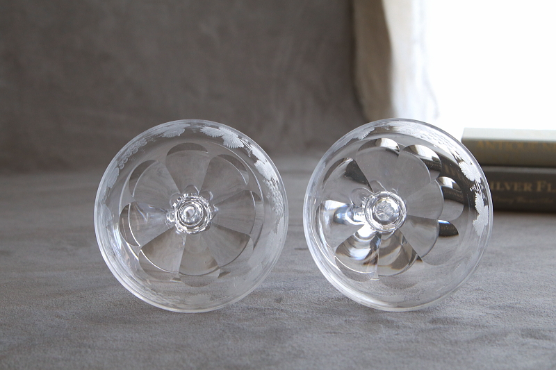 葡萄のエングレーヴィングシャンパンソーサー　イギリス　アンティークストリュフ