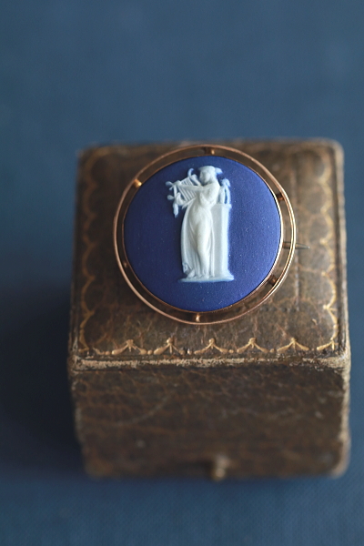 女神のジャスパーカメオブローチ　ウエッジウッド wedgwood イギリス　アンティークストリュフ 20250501