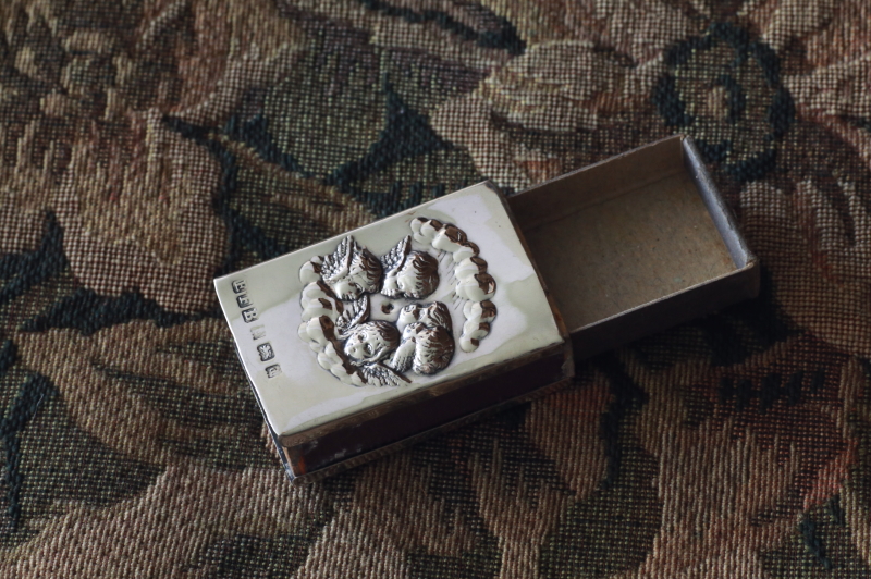 エンジェルズヘッズのシルバーマッチカバー　ジョシュア・レイノルズ　イギリス　アンティークストリュフ