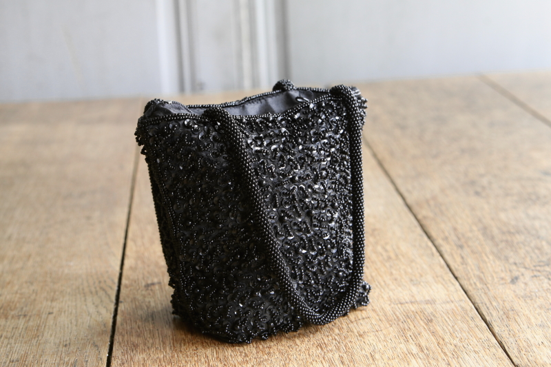 ヴィンテージビーズバッグ　黒ガラス　イギリス　アンティークストリュフ