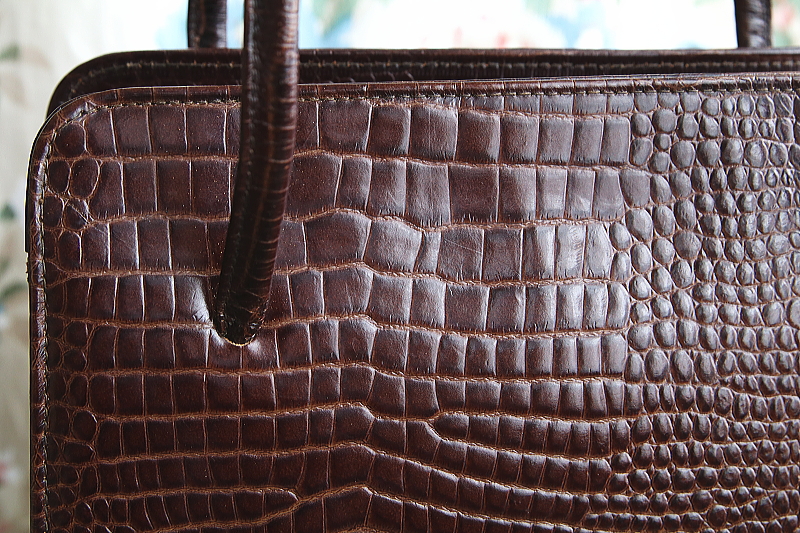 バーガンディレザーのハンドバッグ　イギリス　アンティークストリュフ