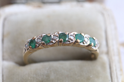 エメラルドアンドダイヤモンド　バンドリング　ヴィンテージジュエリー　イギリス　アンティークストリュフ
