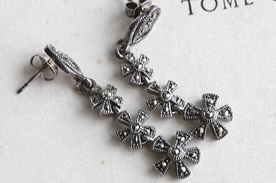 マーカサイトの花シルバーピアス　ヨーロッパ　アンティークストリュフ