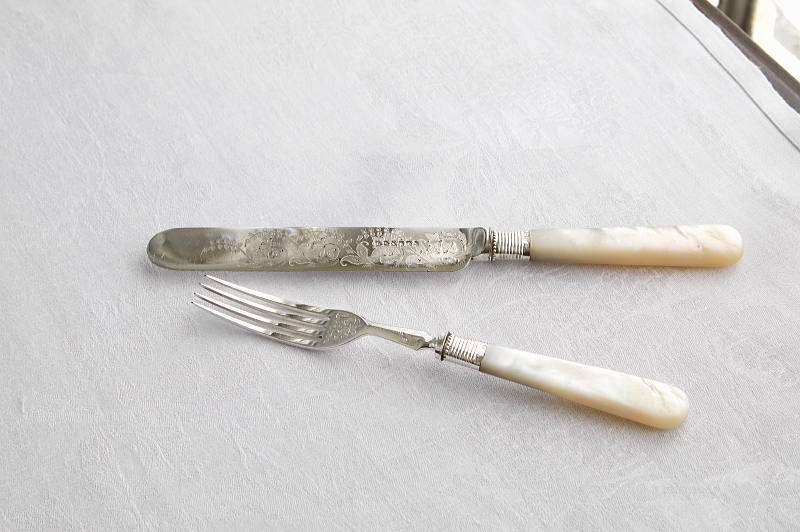 マザーオブパールハンドル　デザートナイフ&フォーク　ヴィクトリアン　イギリス アンティークストリュフ