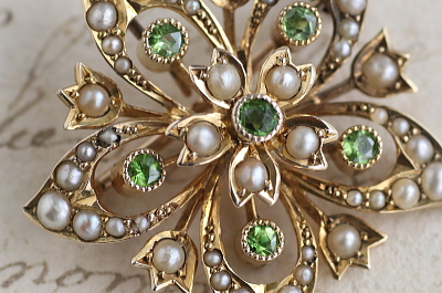 デマントイドガーネット　パール　フラワーペンダントブローチ　イギリス　アンティークストリュフ 202602027