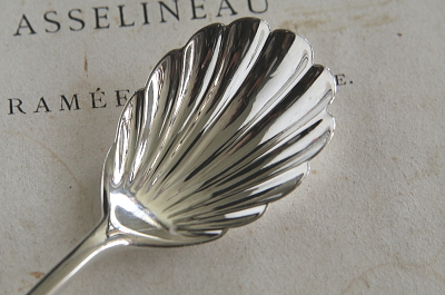 ヴィクトリアン　シェル型サービングスプーン　イギリス　アンティークストリュフ