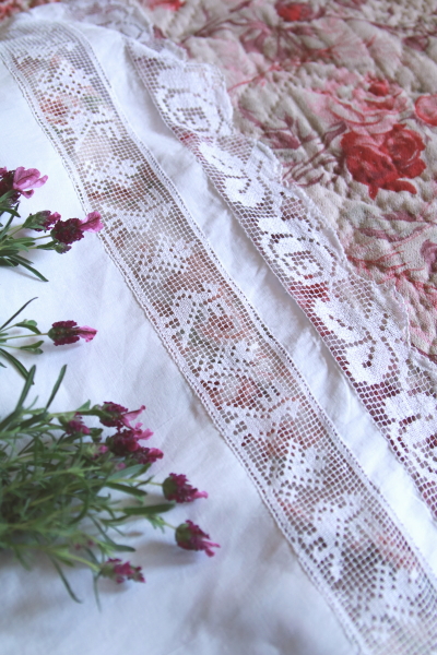 バラと小鳥のフィレレース　ベビーズデュベカバー　フランス　アンティークストリュフ 20250513