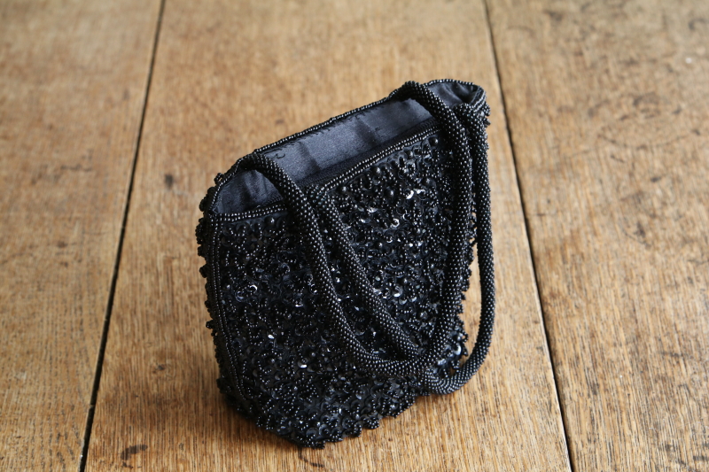 ヴィンテージビーズバッグ　黒ガラス　イギリス　アンティークストリュフ