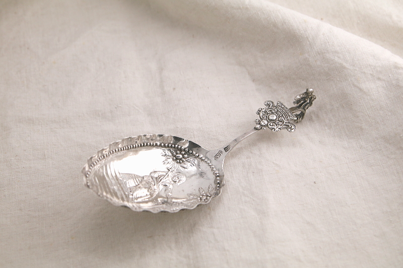 幼子ヨハネのシルバースクープ　ティーキャディースプーン　ハーナウ　ドイツ　アンティークストリュフ