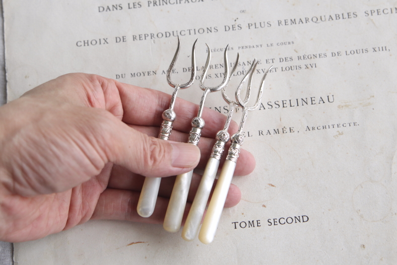 小さなサービングフォーク　ヴィクトリアン　イギリス　アンティークストリュフ