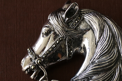 ホースヘッドシルバーブローチ　ヴィンテージ　ヨーロッパ アンティークストリュフ