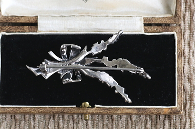 マーカサイトシルバーフラワーブローチ　ヨーロッパ　アンティークストリュフ