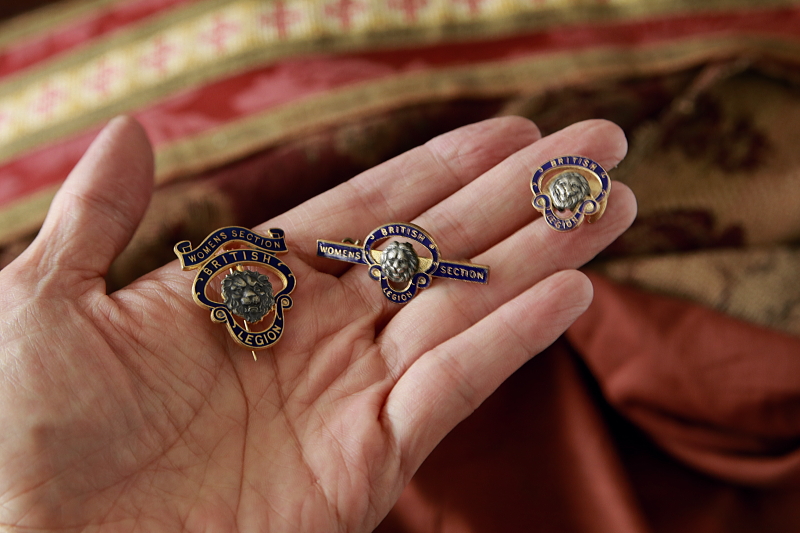 ライオンヘッドのエナメルピンバッジ　royal british legion イギリス　アンティークストリュフ