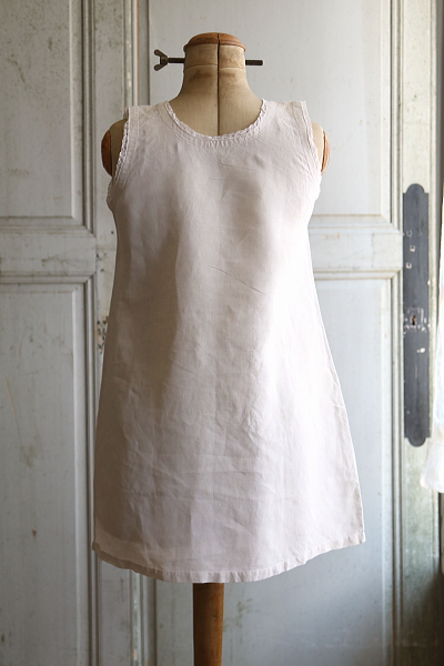 モノグラム刺繍のリネンナイティ　フランス　アンティークストリュフ