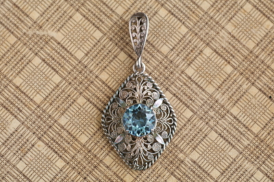 シルバーフィリグリー　ブルーグラスペンダント　ヨーロッパ アンティークストリュフ
