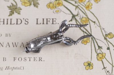 マーカサイトシルバーブローチ　インパラ　イギリス　フランス　ヨーロッパ　アンティークストリュフ