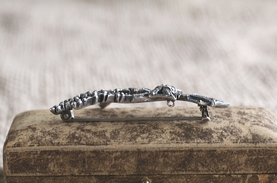 マーカサイトシルバーフラワーブローチ　ヨーロッパ　アンティークストリュフ