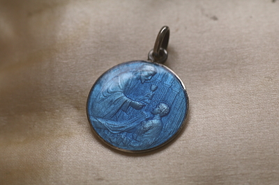 カラーエナメルのメダイ　スペイン　アンティークストリュフ