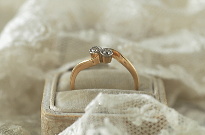 オールドカットダイヤモンド　トワ・エ・モアリング　イギリス　アンティークストリュフ