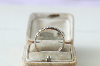 ホワイトスピネルエタニティリング　イギリス　アンティークストリュフ