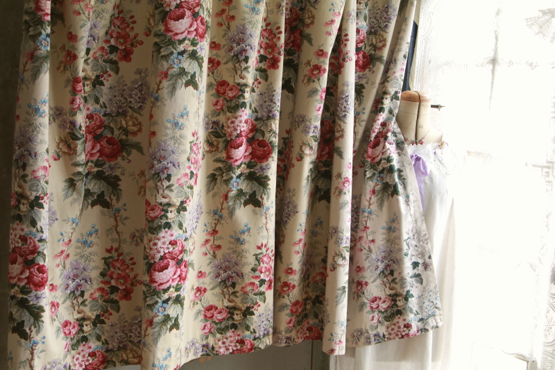 薔薇のヴィンテージカーテン　イギリス　アンティークストリュフ