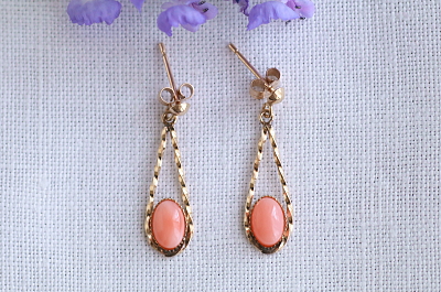 オーバルピンクコーラル　ゴールドピアス　イギリス　アンティークストリュフ