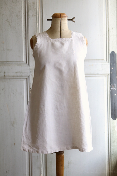 モノグラム刺繍のリネンナイティ　フランス　アンティークストリュフ