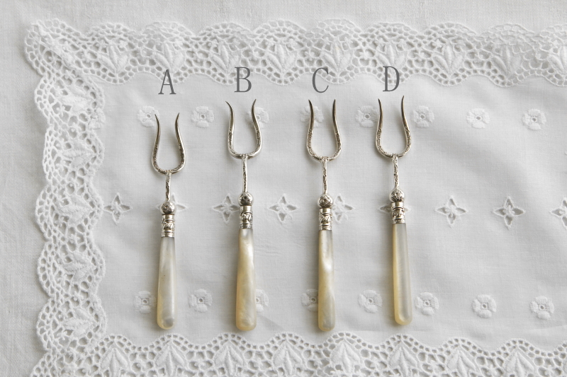 小さなサービングフォーク　ヴィクトリアン　イギリス　アンティークストリュフ