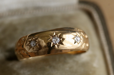 3ストーンダイヤモンドジプシーリング　三つ星　エンゲージリング　マリッジリング　イギリス アンティークストリュフ